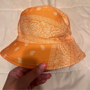 bucket hat